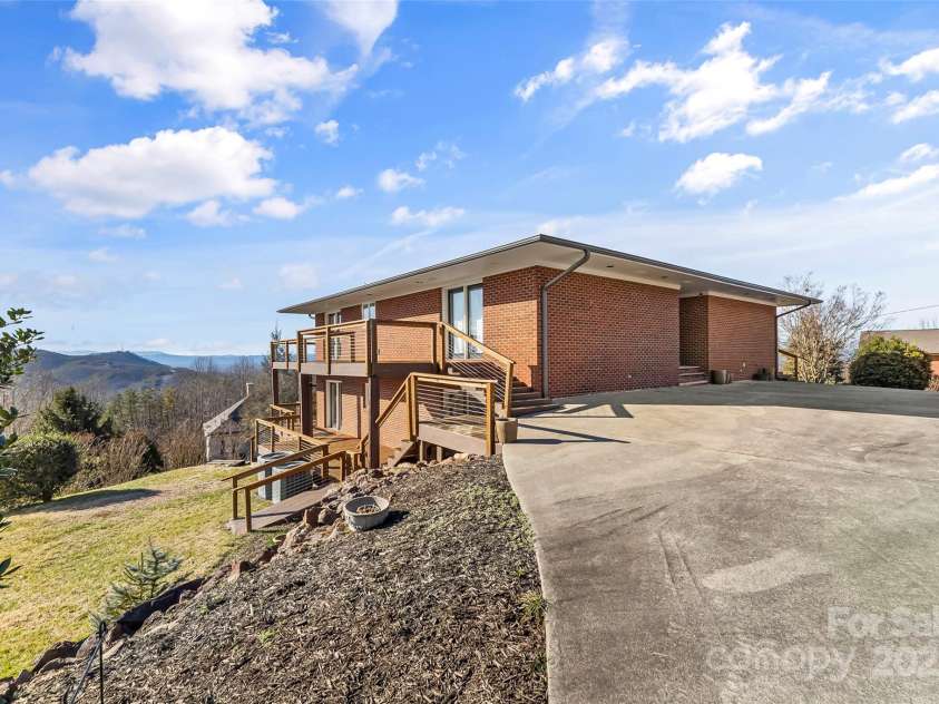 3495 Mountain Ridge Circle, Valdese, NC 28690.  MLS# CAR4227619, YatesRealty ID 21218. 
