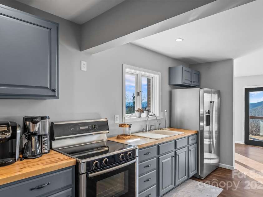 3495 Mountain Ridge Circle, Valdese, NC 28690.  MLS# CAR4227619, YatesRealty ID 21218. 