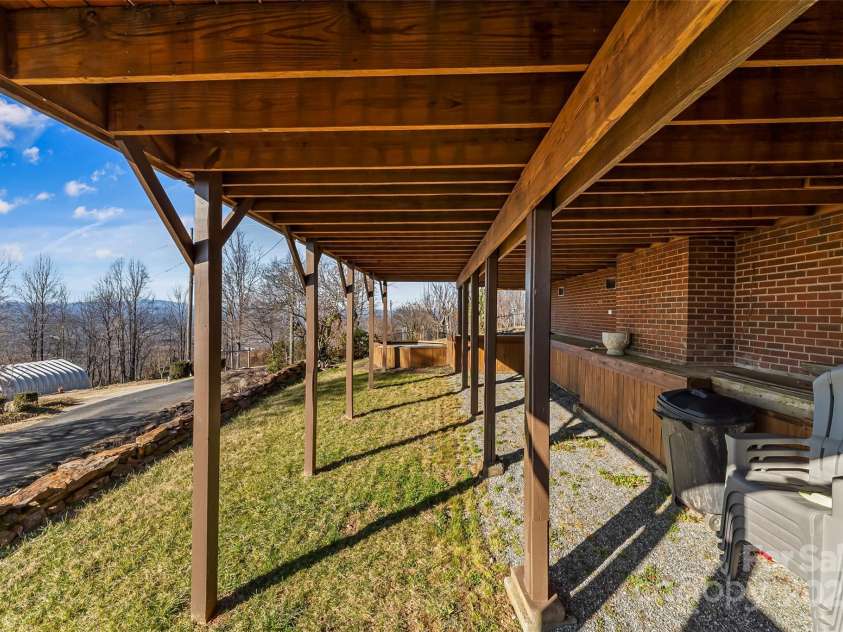 3495 Mountain Ridge Circle, Valdese, NC 28690.  MLS# CAR4227619, YatesRealty ID 21218. 