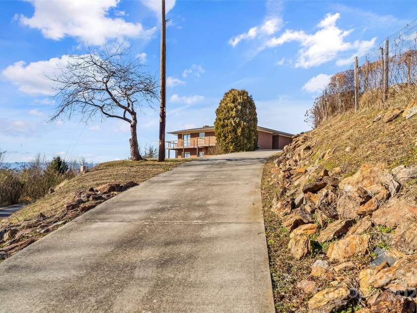 3495 Mountain Ridge Circle, Valdese, NC 28690.  MLS# CAR4227619, YatesRealty ID 21218. 