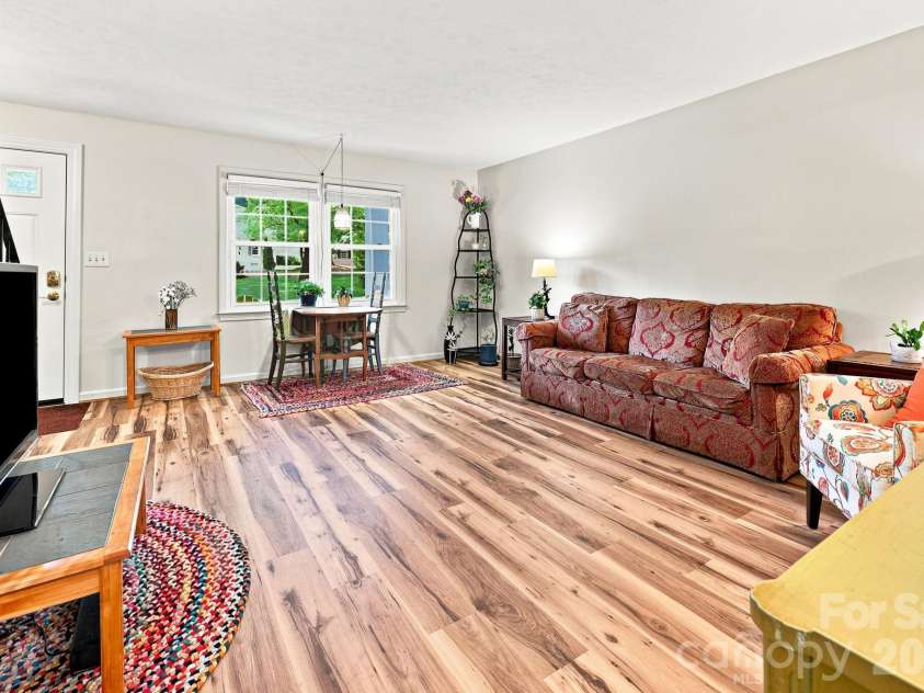 101 Boyd Drive, Flat Rock, NC 28731.  MLS# CAR4406535, YatesRealty ID 21219. 
