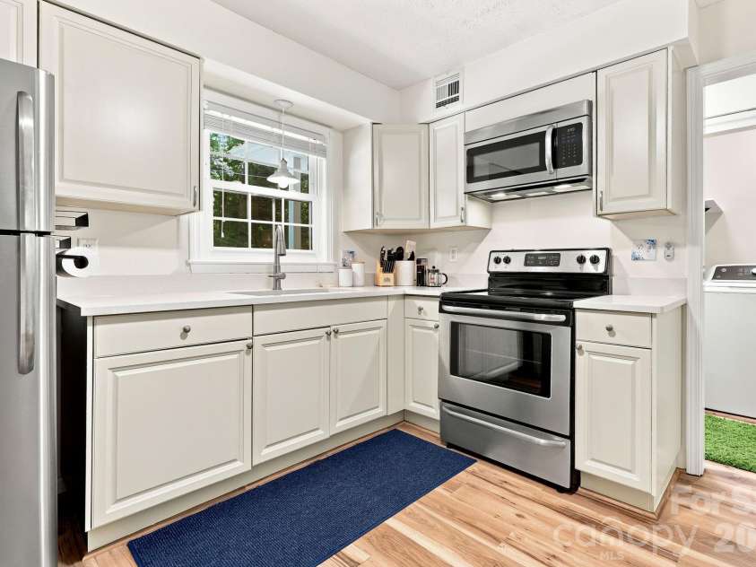 101 Boyd Drive, Flat Rock, NC 28731.  MLS# CAR4406535, YatesRealty ID 21219. 