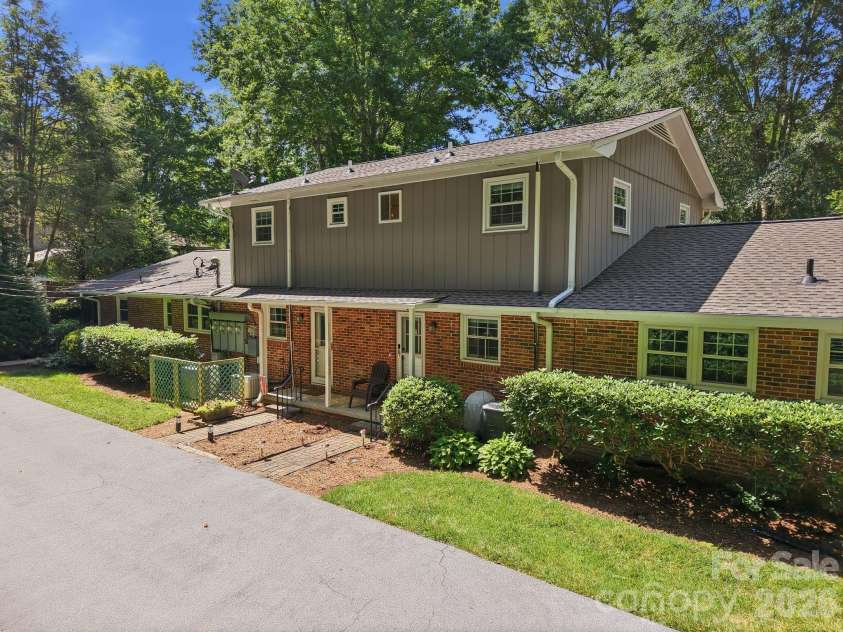 101 Boyd Drive, Flat Rock, NC 28731.  MLS# CAR4406535, YatesRealty ID 21219. 