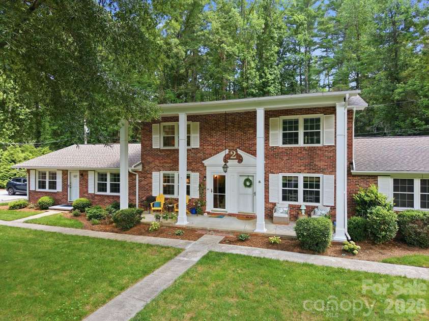 101 Boyd Drive, Flat Rock, NC 28731.  MLS# CAR4406535, YatesRealty ID 21219. 