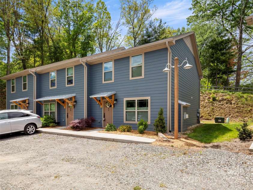 52 Trevor Trail, Clyde, NC 28721.  MLS# CAR4234802, YatesRealty ID 21219. 