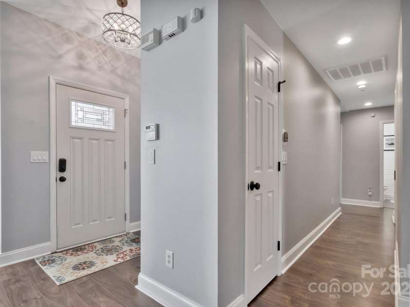 13015 Greycrest Drive, Charlotte, NC 28278.  MLS# CAR4226126, YatesRealty ID 2122. 