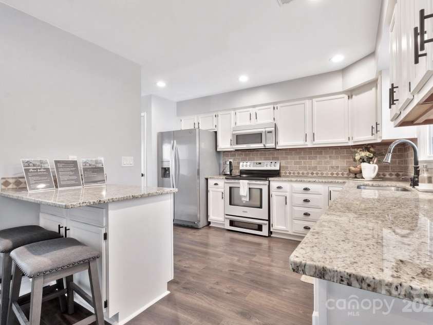 13015 Greycrest Drive, Charlotte, NC 28278.  MLS# CAR4226126, YatesRealty ID 2122. 
