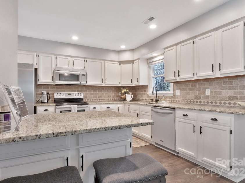 13015 Greycrest Drive, Charlotte, NC 28278.  MLS# CAR4226126, YatesRealty ID 2122. 