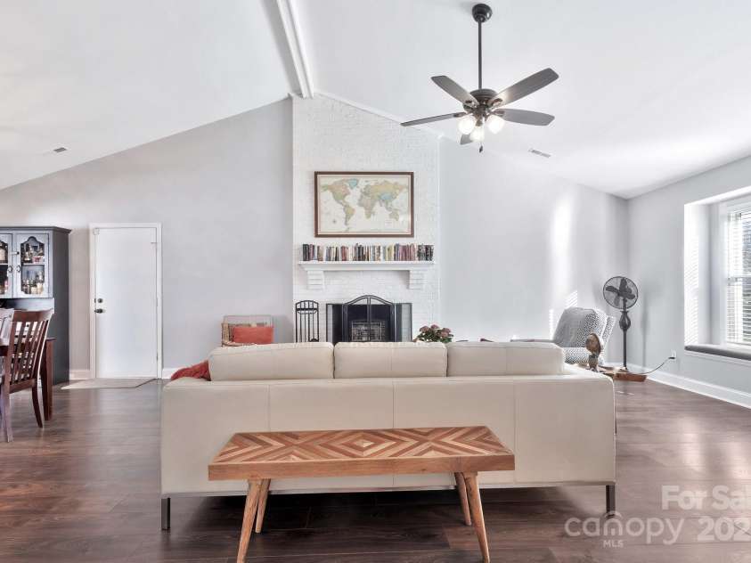 13015 Greycrest Drive, Charlotte, NC 28278.  MLS# CAR4226126, YatesRealty ID 2122. 