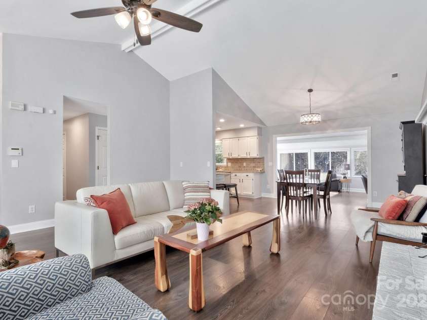 13015 Greycrest Drive, Charlotte, NC 28278.  MLS# CAR4226126, YatesRealty ID 2122. 