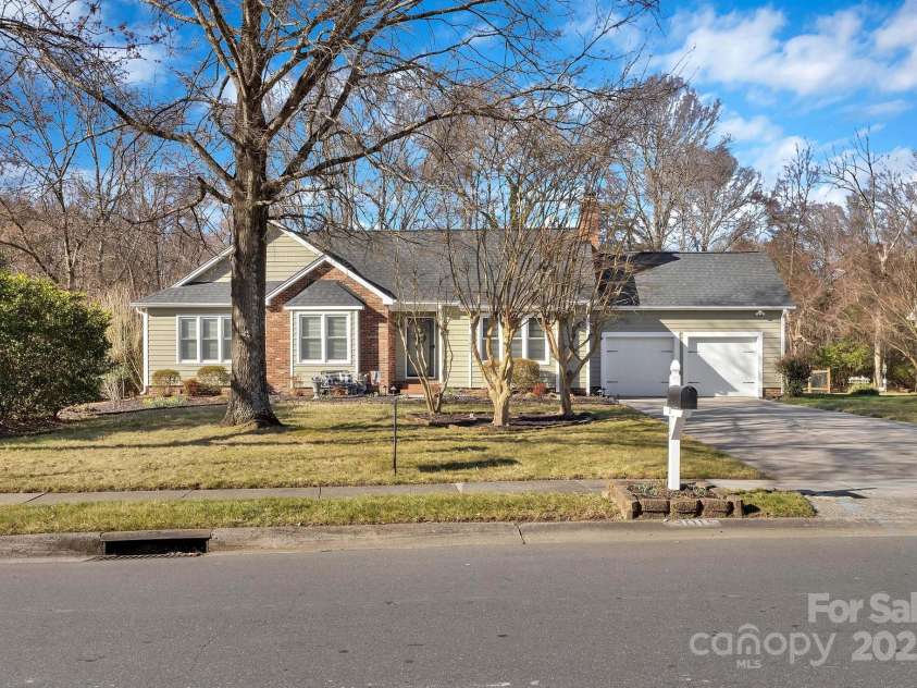 13015 Greycrest Drive, Charlotte, NC 28278.  MLS# CAR4226126, YatesRealty ID 2122. 