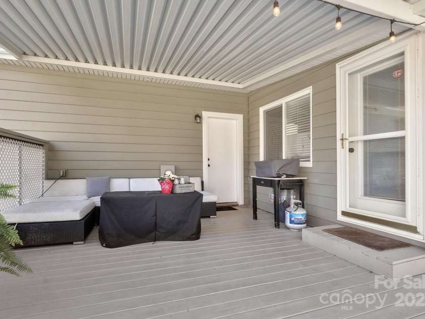 13015 Greycrest Drive, Charlotte, NC 28278.  MLS# CAR4226126, YatesRealty ID 2122. 