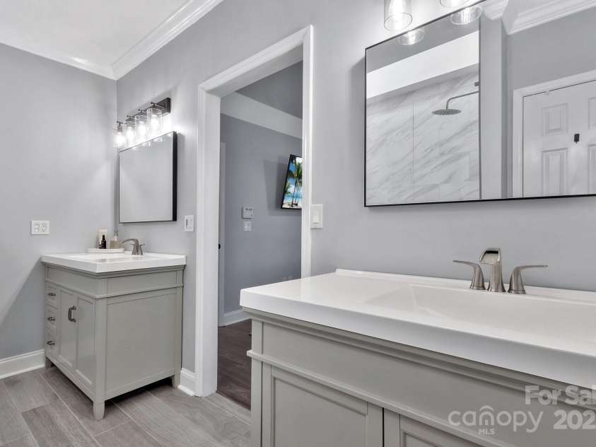13015 Greycrest Drive, Charlotte, NC 28278.  MLS# CAR4226126, YatesRealty ID 2122. 