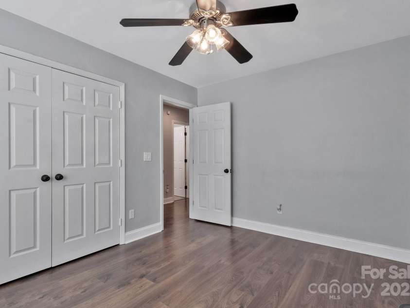 13015 Greycrest Drive, Charlotte, NC 28278.  MLS# CAR4226126, YatesRealty ID 2122. 