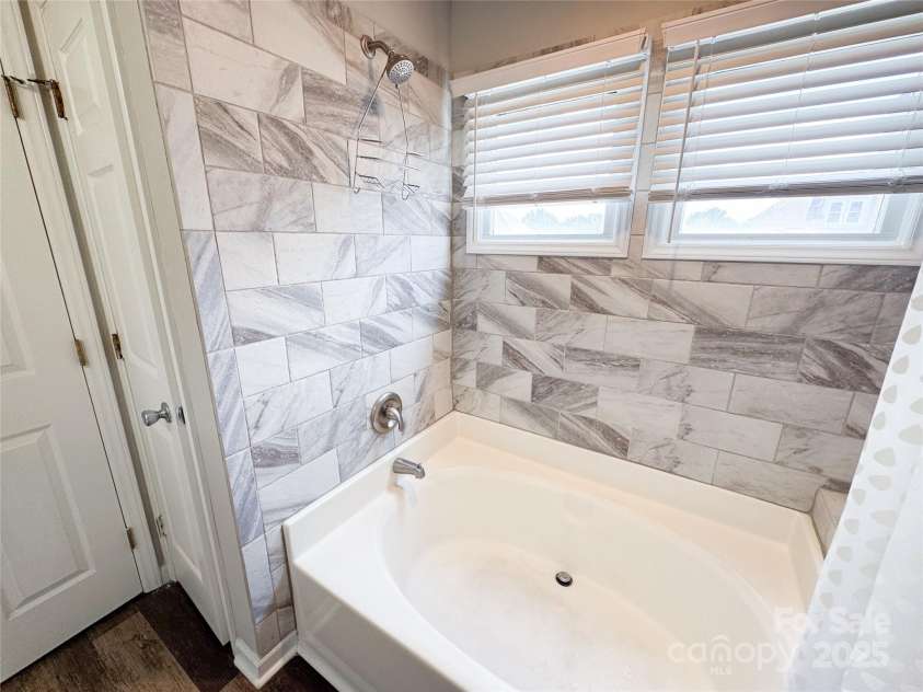 9211 Ravenwing Drive, Charlotte, NC 28262.  MLS# CAR4294301, YatesRealty ID 2122. 