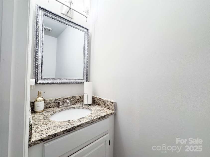 9211 Ravenwing Drive, Charlotte, NC 28262.  MLS# CAR4294301, YatesRealty ID 2122. 