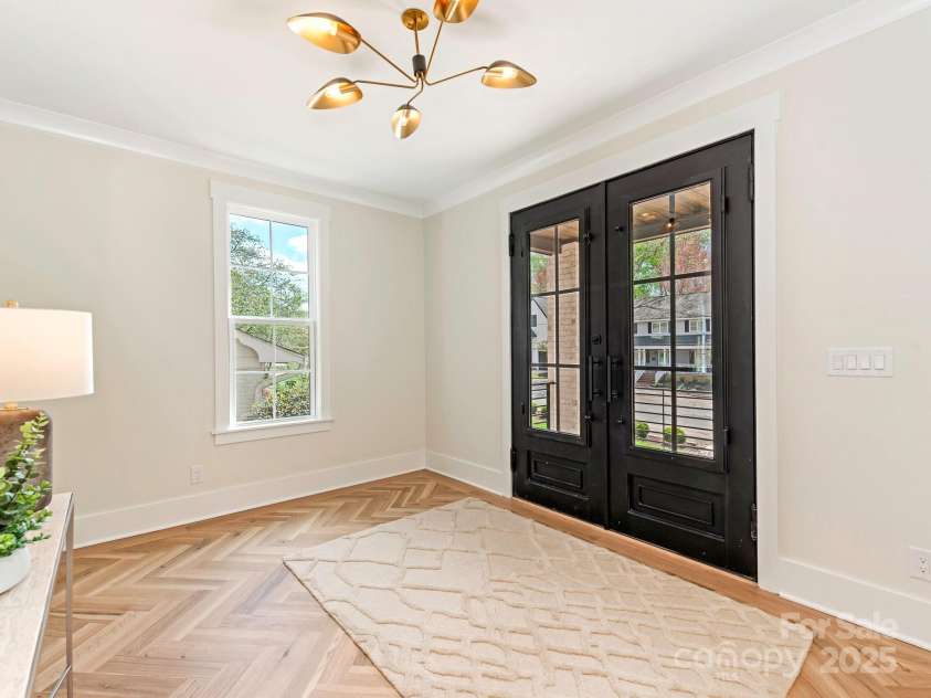2909 Hanson Drive, Charlotte, NC 28207.  MLS# CAR4242768, YatesRealty ID 21220. 