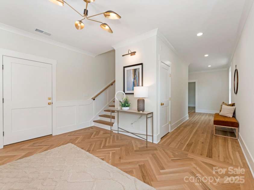 2909 Hanson Drive, Charlotte, NC 28207.  MLS# CAR4242768, YatesRealty ID 21220. 