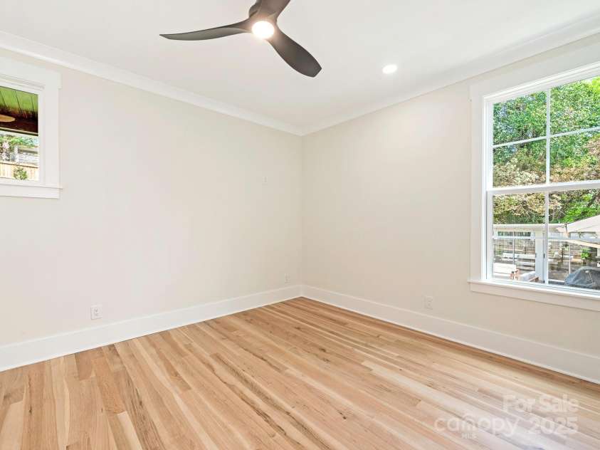 2909 Hanson Drive, Charlotte, NC 28207.  MLS# CAR4242768, YatesRealty ID 21220. 