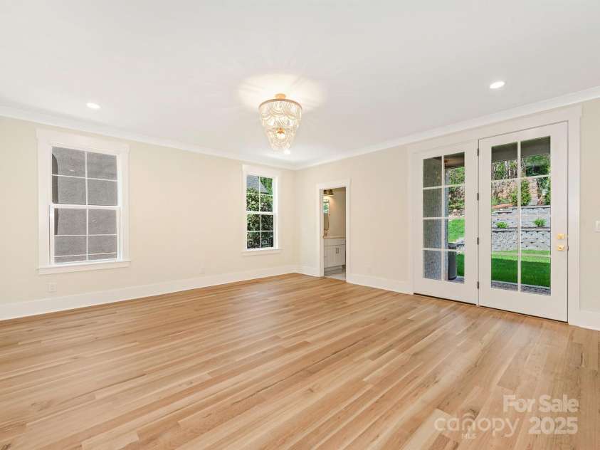 2909 Hanson Drive, Charlotte, NC 28207.  MLS# CAR4242768, YatesRealty ID 21220. 