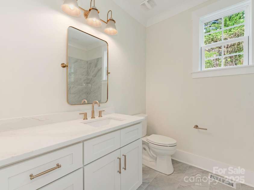 2909 Hanson Drive, Charlotte, NC 28207.  MLS# CAR4242768, YatesRealty ID 21220. 
