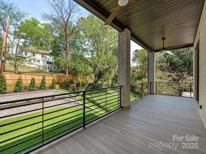 2909 Hanson Drive, Charlotte, NC 28207.  MLS# CAR4242768, YatesRealty ID 21220. 