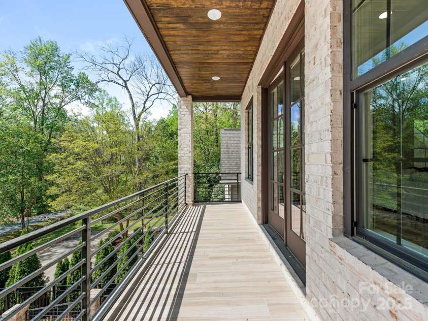 2909 Hanson Drive, Charlotte, NC 28207.  MLS# CAR4242768, YatesRealty ID 21220. 