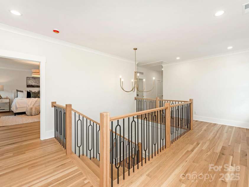 2909 Hanson Drive, Charlotte, NC 28207.  MLS# CAR4242768, YatesRealty ID 21220. 