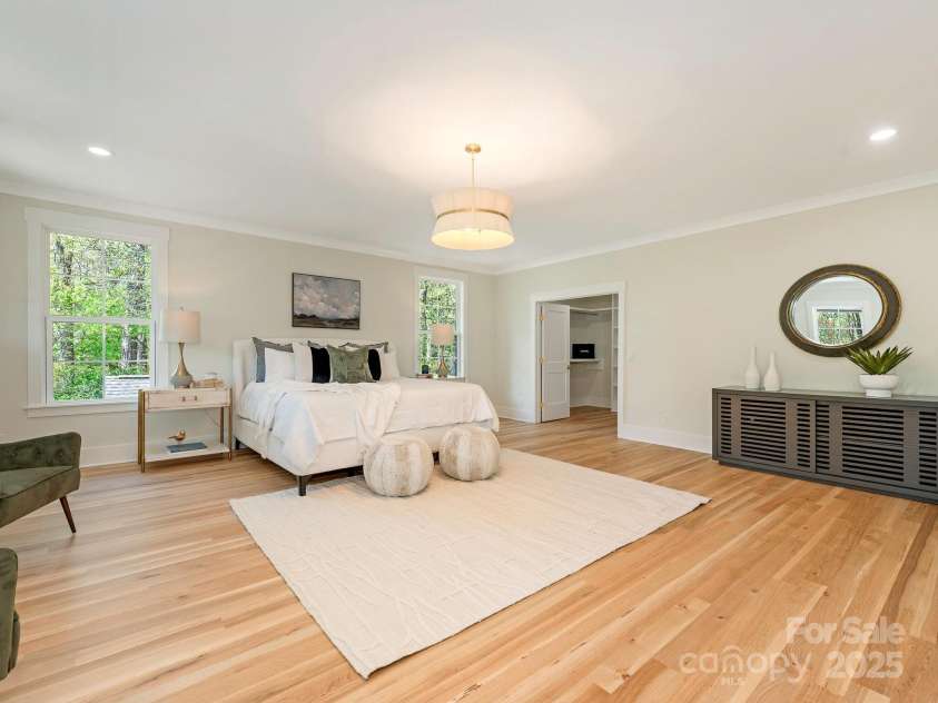 2909 Hanson Drive, Charlotte, NC 28207.  MLS# CAR4242768, YatesRealty ID 21220. 