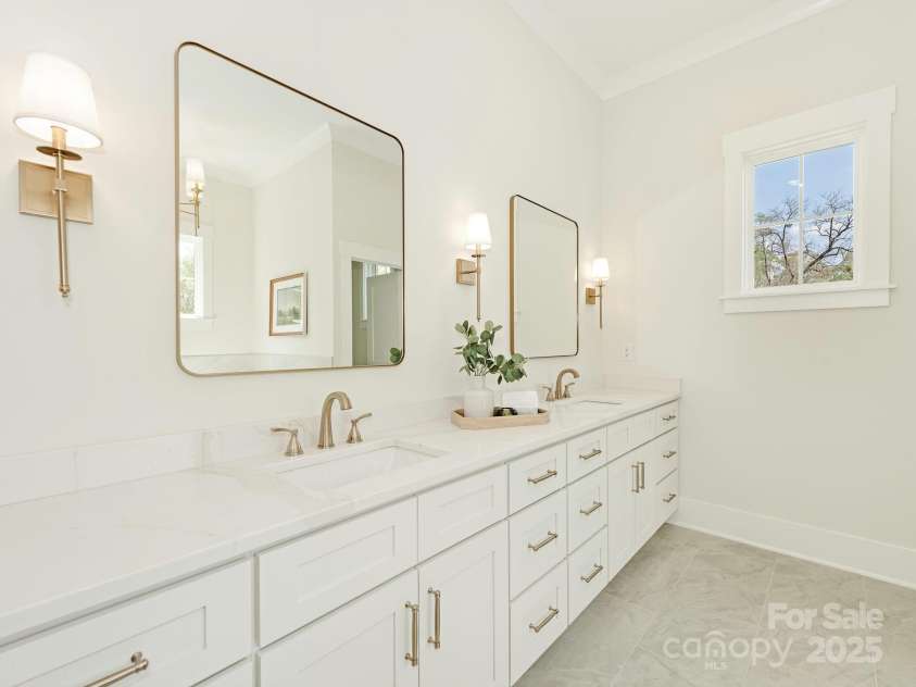 2909 Hanson Drive, Charlotte, NC 28207.  MLS# CAR4242768, YatesRealty ID 21220. 