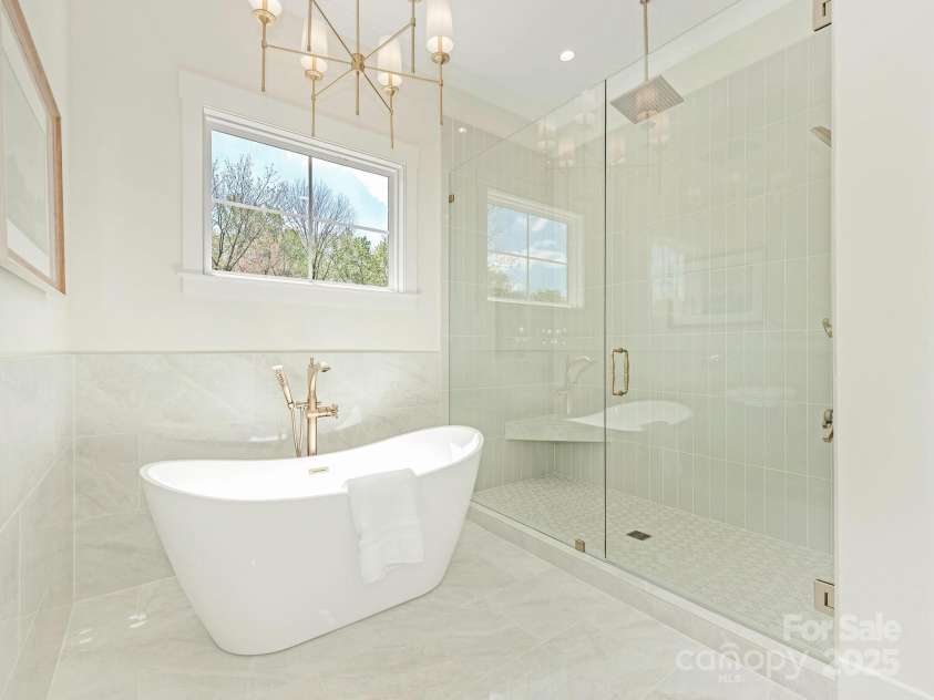 2909 Hanson Drive, Charlotte, NC 28207.  MLS# CAR4242768, YatesRealty ID 21220. 