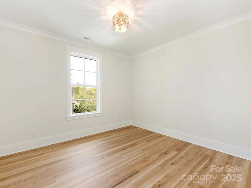 2909 Hanson Drive, Charlotte, NC 28207.  MLS# CAR4242768, YatesRealty ID 21220. 