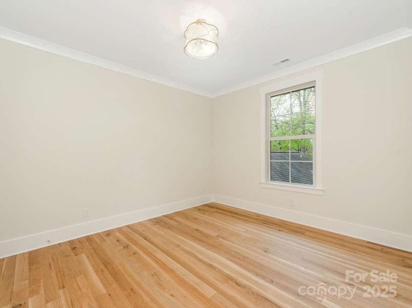 2909 Hanson Drive, Charlotte, NC 28207.  MLS# CAR4242768, YatesRealty ID 21220. 