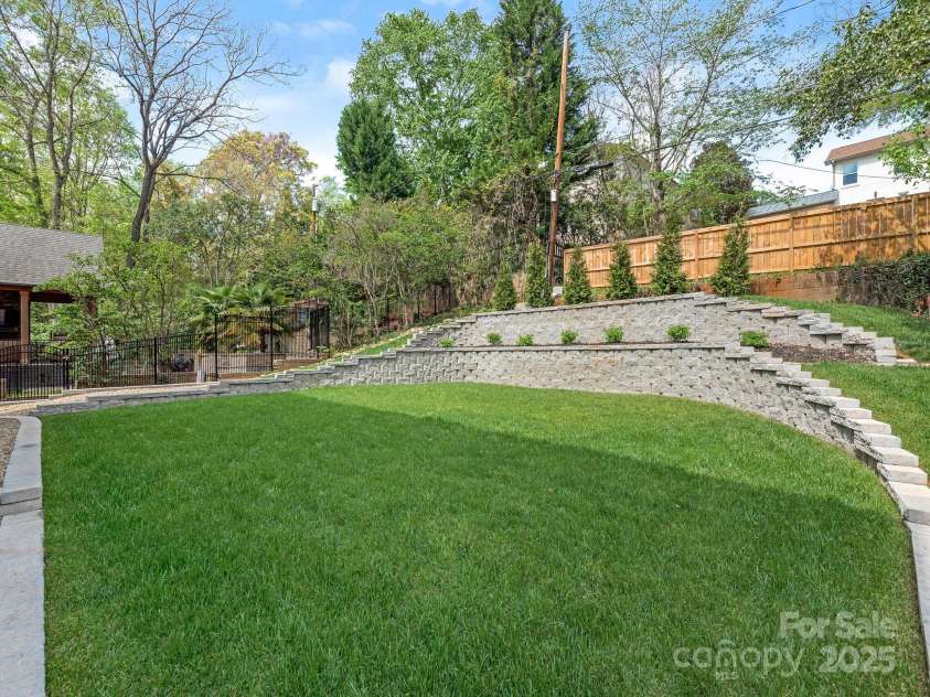 2909 Hanson Drive, Charlotte, NC 28207.  MLS# CAR4242768, YatesRealty ID 21220. 