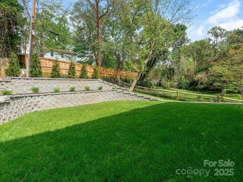 2909 Hanson Drive, Charlotte, NC 28207.  MLS# CAR4242768, YatesRealty ID 21220. 