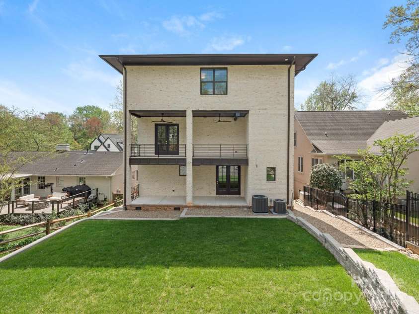 2909 Hanson Drive, Charlotte, NC 28207.  MLS# CAR4242768, YatesRealty ID 21220. 