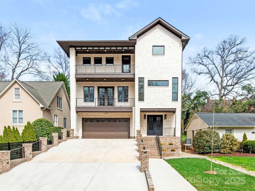 2909 Hanson Drive, Charlotte, NC 28207.  MLS# CAR4242768, YatesRealty ID 21220. 