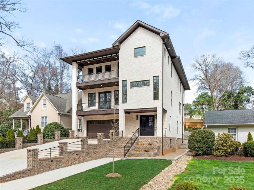 2909 Hanson Drive, Charlotte, NC 28207.  MLS# CAR4242768, YatesRealty ID 21220. 