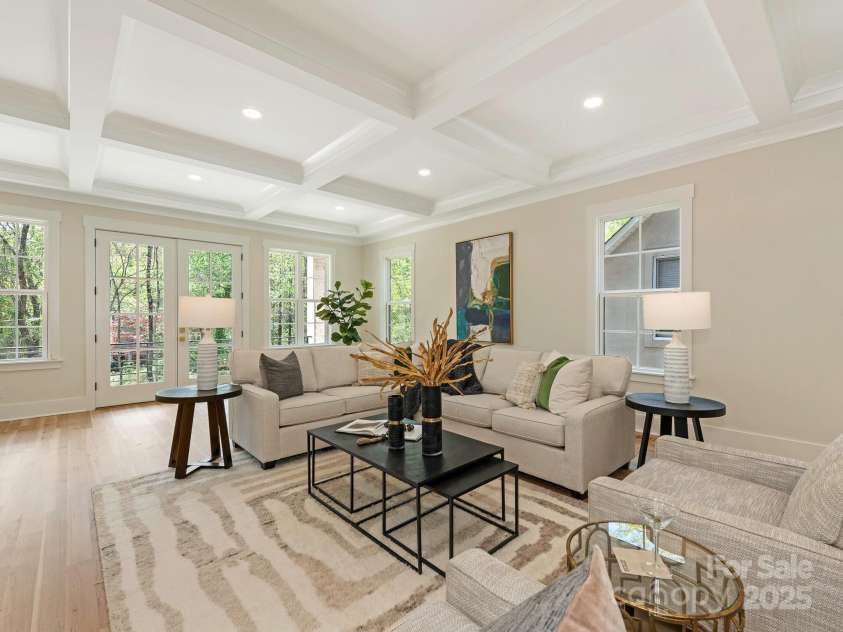 2909 Hanson Drive, Charlotte, NC 28207.  MLS# CAR4242768, YatesRealty ID 21220. 