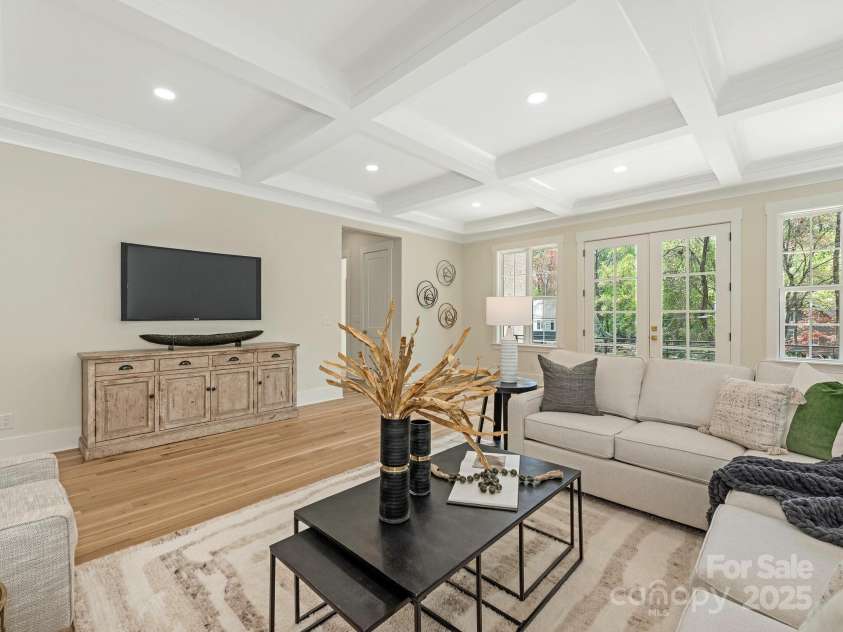 2909 Hanson Drive, Charlotte, NC 28207.  MLS# CAR4242768, YatesRealty ID 21220. 