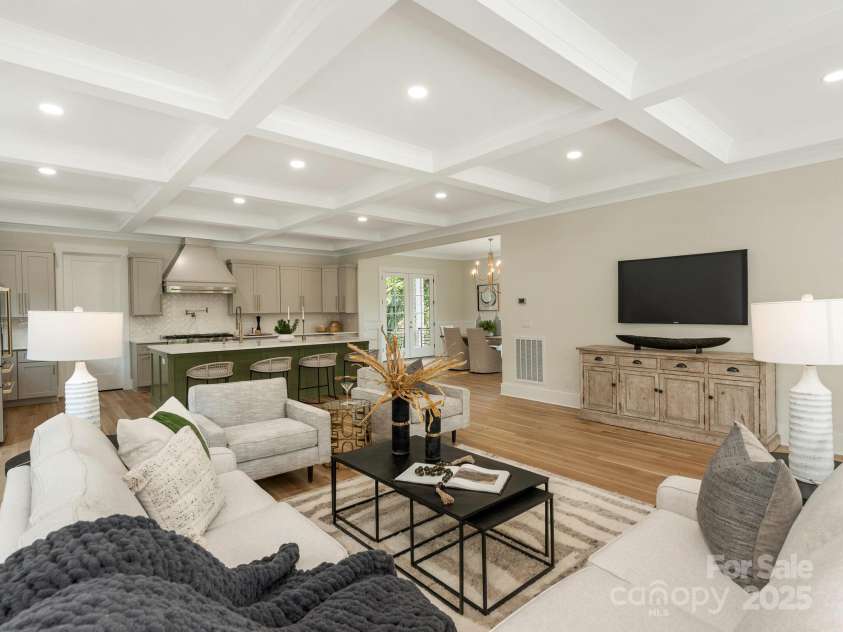 2909 Hanson Drive, Charlotte, NC 28207.  MLS# CAR4242768, YatesRealty ID 21220. 