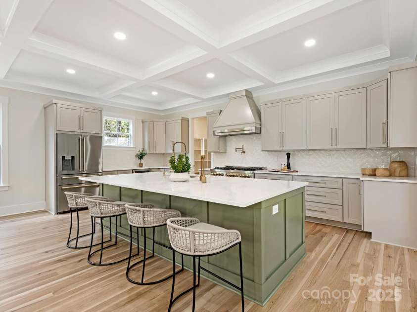 2909 Hanson Drive, Charlotte, NC 28207.  MLS# CAR4242768, YatesRealty ID 21220. 
