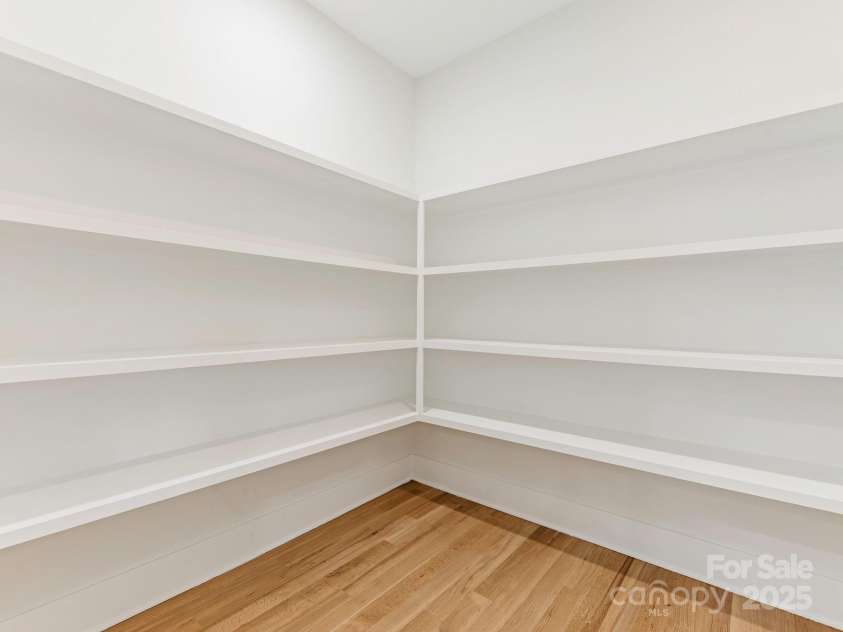 2909 Hanson Drive, Charlotte, NC 28207.  MLS# CAR4242768, YatesRealty ID 21220. 