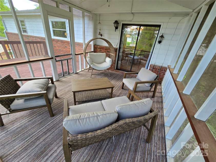 314 Armstrong Avenue, Hendersonville, NC 28739.  MLS# CAR4256357, YatesRealty ID 21222. 