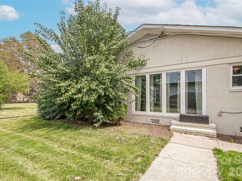 1302 Franklin Street, Monroe, NC 28112.  MLS# CAR4363453, YatesRealty ID 21223. 