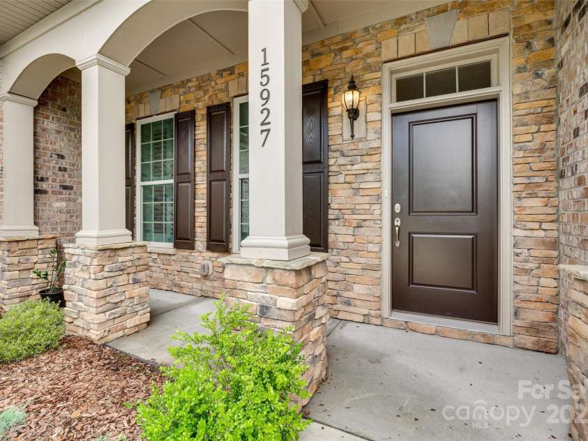 15927 Vale Ridge Drive, Charlotte, NC 28278.  MLS# CAR4257500, YatesRealty ID 21224. 
