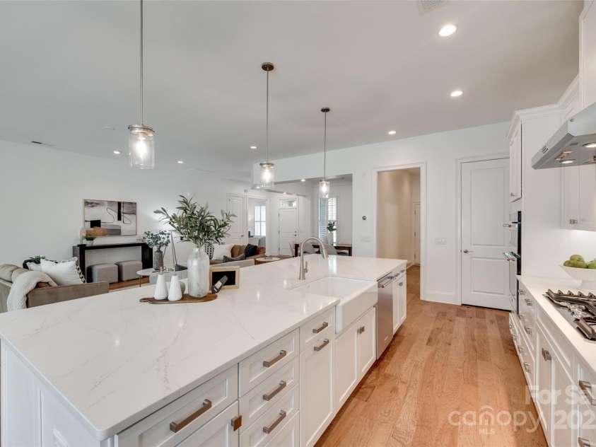 15927 Vale Ridge Drive, Charlotte, NC 28278.  MLS# CAR4257500, YatesRealty ID 21224. 