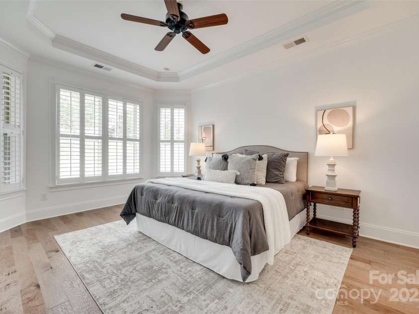 15927 Vale Ridge Drive, Charlotte, NC 28278.  MLS# CAR4257500, YatesRealty ID 21224. 