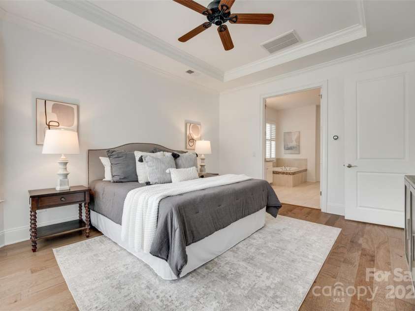 15927 Vale Ridge Drive, Charlotte, NC 28278.  MLS# CAR4257500, YatesRealty ID 21224. 