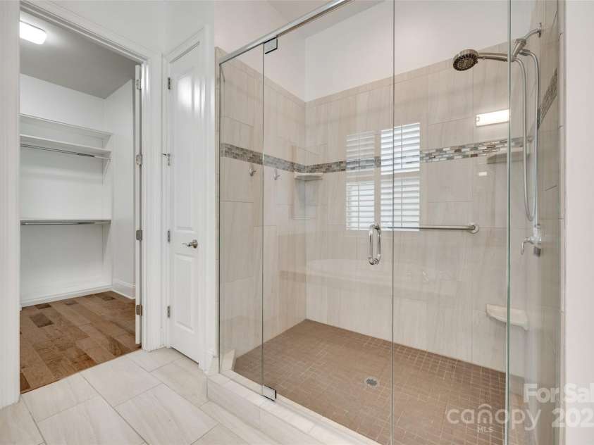 15927 Vale Ridge Drive, Charlotte, NC 28278.  MLS# CAR4257500, YatesRealty ID 21224. 